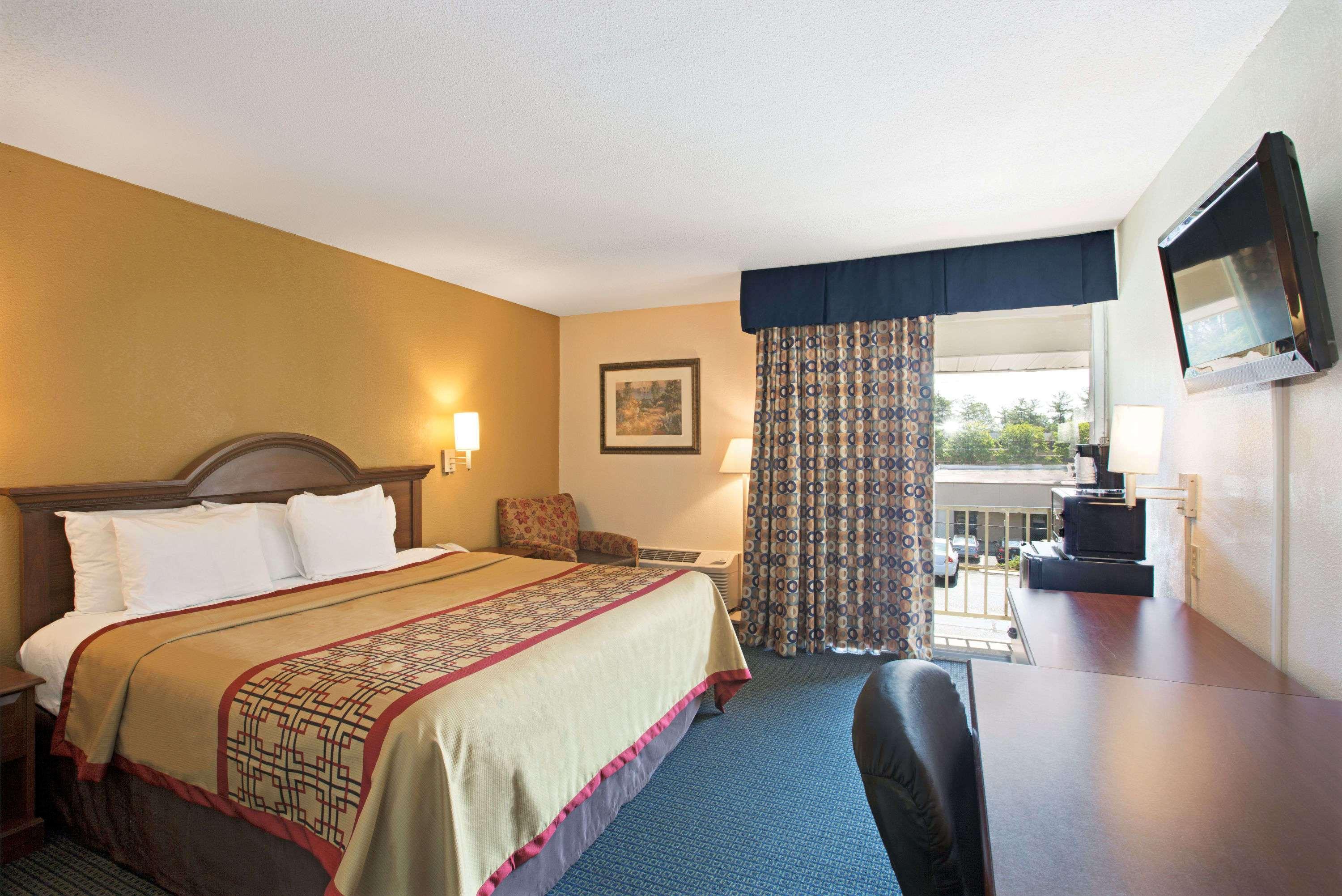 Days Inn By Wyndham Charlotte/Woodlawn Near Carowinds Экстерьер фото