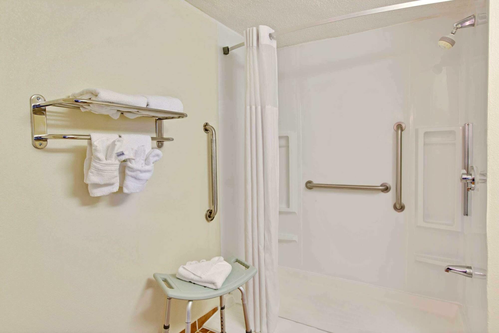 Days Inn By Wyndham Charlotte/Woodlawn Near Carowinds Экстерьер фото