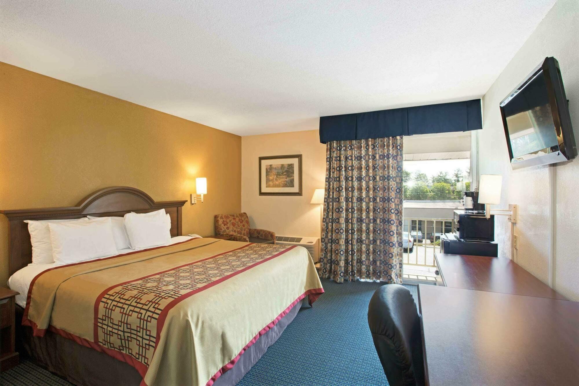 Days Inn By Wyndham Charlotte/Woodlawn Near Carowinds Экстерьер фото